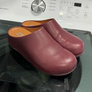 FitFlop Shuv leather clogs mules plummy red purple